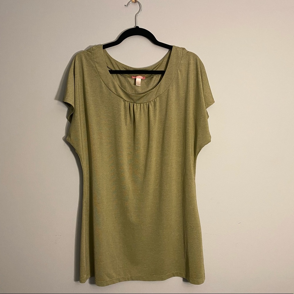 Green tunic top with dolman sleeve